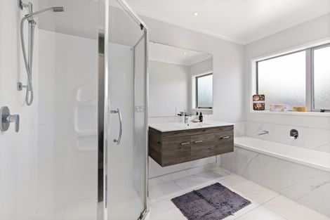 Photo of property in 14 Malbec Place, Huapai, Kumeu, 0810