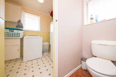 Photo of property in 5 Hinau Place, Cloverlea, Palmerston North, 4412