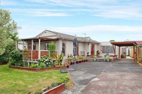 Photo of property in 29 Kelman Road, Kelston, Auckland, 0602