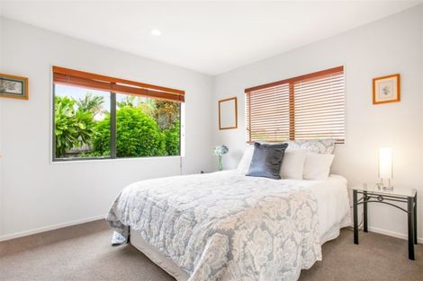 Photo of property in 30 Hercules Drive, Henderson, Auckland, 0612