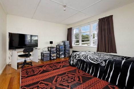 Photo of property in 1/132 Edmonton Road, Te Atatu South, Auckland, 0610