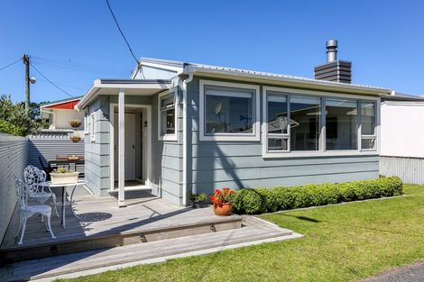 Photo of property in 90 Seventh Avenue, Urenui, 4377
