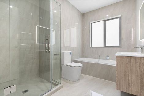 Photo of property in 16 Kilmacrennan Drive, Rosehill, Papakura, 2113