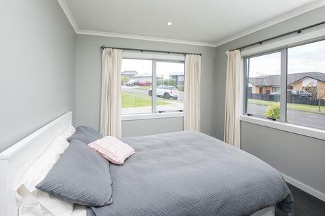 Photo of property in 13 Castleton Way, Flagstaff, Hamilton, 3210