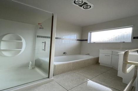 Photo of property in 1/6 Phillip Parade, Forrest Hill, Auckland, 0620