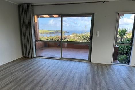 Photo of property in 1415 Whangaparaoa Road, Army Bay, Whangaparaoa, 0930