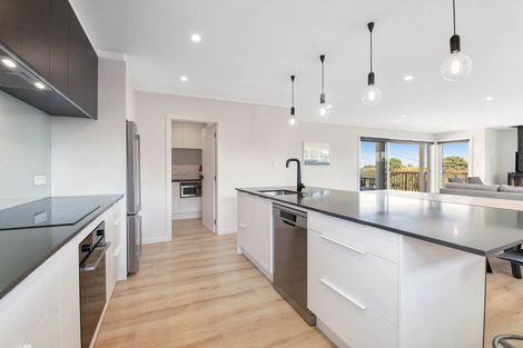 Photo of property in 1 Domain Crescent, Muriwai, Waimauku, 0881