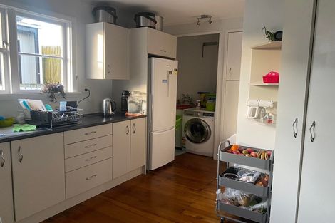 Photo of property in 27 Mexted Terrace, Tawa, Wellington, 5028