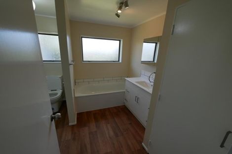 Photo of property in 4/31 Trentham Road, Papakura, 2110