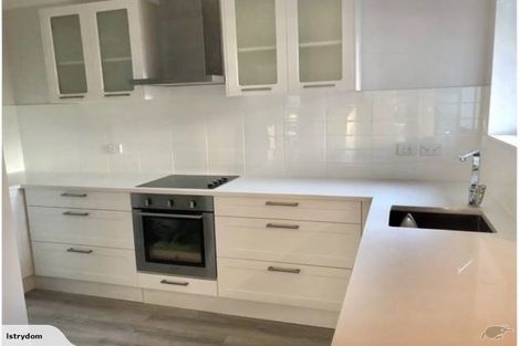 Photo of property in 2/1 Tallington Crescent, Torbay, Auckland, 0630