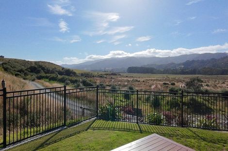 Photo of property in 7 Margaret Mahy Drive, Blue Mountains, Upper Hutt, 5371
