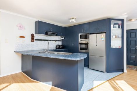 Photo of property in 2 Shah Place, Glen Eden, Auckland, 0602