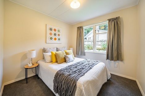 Photo of property in 10 James Grove, Stokes Valley, Lower Hutt, 5019