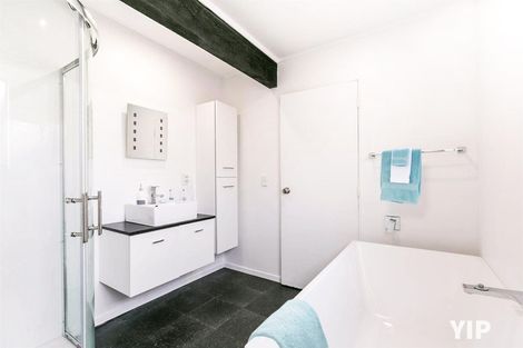 Photo of property in 27a Kingsbridge Place, Newlands, Wellington, 6037