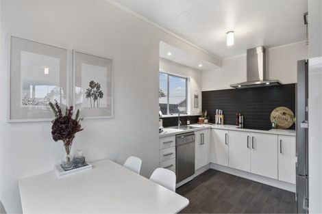 Photo of property in 8b Huia Avenue, Forest Lake, Hamilton, 3200