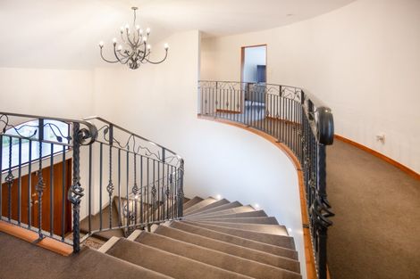 Photo of property in 33 Ruapehu Drive, Fitzherbert, Palmerston North, 4410