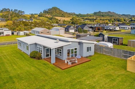 Photo of property in 8 Navigation Drive, Cooks Beach, Whitianga, 3591