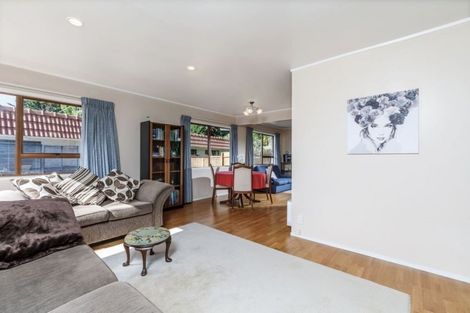 Photo of property in 28 King Richard Place, Browns Bay, Auckland, 0630