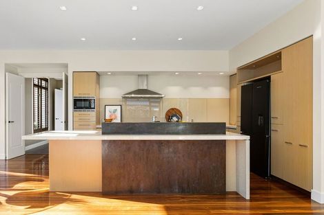 Photo of property in 118 Straven Road, Fendalton, Christchurch, 8014