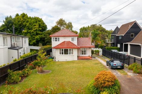 Photo of property in 27 Belle Vue Avenue, Northcote Point, Auckland, 0627