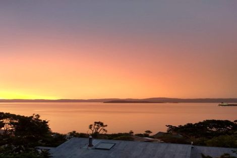 Photo of property in 14 Taungata Road, York Bay, Lower Hutt, 5013