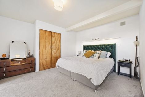 Photo of property in 123 Tauhinu Road, Miramar, Wellington, 6022