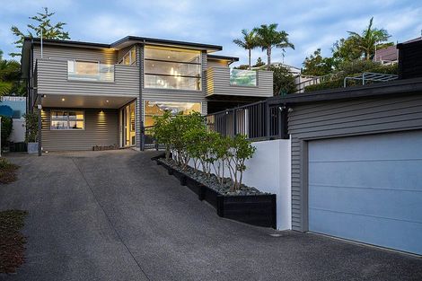 Photo of property in 18 Beulah Avenue, Rothesay Bay, Auckland, 0630