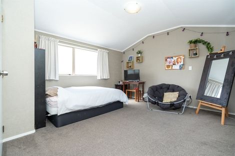 Photo of property in 14 Essendon Court, Glenview, Hamilton, 3206