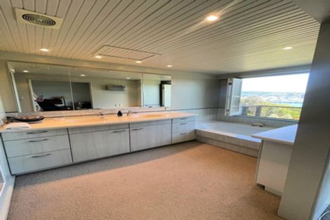 Photo of property in Beauport Apartments, 2/30 The Crescent, Roseneath, Wellington, 6011