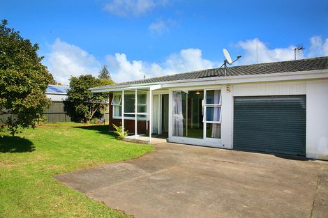Photo of property in 2/55 Orams Road, Hillpark, Auckland, 2102