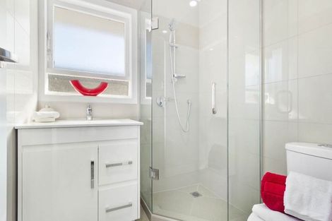 Photo of property in 27 Roby Street, Te Atatu Peninsula, Auckland, 0610