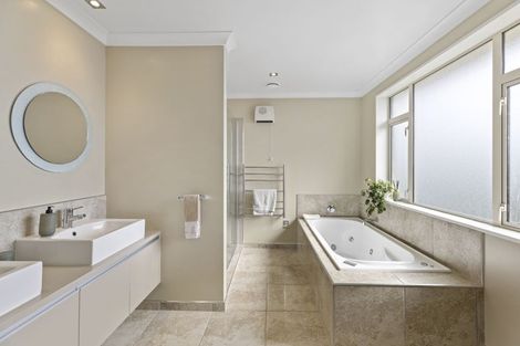 Photo of property in 68 Willowview Drive, Redwood, Christchurch, 8051