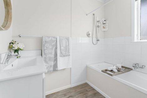 Photo of property in 28 Northolt Road, Fairview Downs, Hamilton, 3214