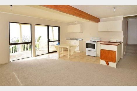 Photo of property in 28 Wade River Road, Stanmore Bay, Whangaparaoa, 0932