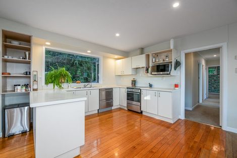 Photo of property in 20 Raroa Terrace, Waiatarua, Auckland, 0604