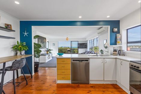 Photo of property in 63 Brightside Road, Stanmore Bay, Whangaparaoa, 0932