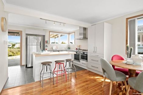 Photo of property in 17 Ranui Avenue, Ranui, Auckland, 0612