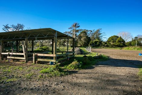 Photo of property in 122 Tawa Road, Kumeu, 0891
