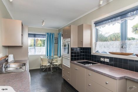 Photo of property in 320 Te Moana Road, Waikanae, 5036