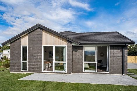 Photo of property in 5 Yorkshire Close, Whitby, Porirua, 5024