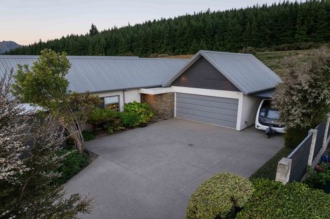 Photo of property in 70 Forest Heights, Wanaka, 9305