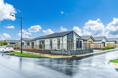 Photo of property in 11 Lewis Younie Road, Kumeu, 0810