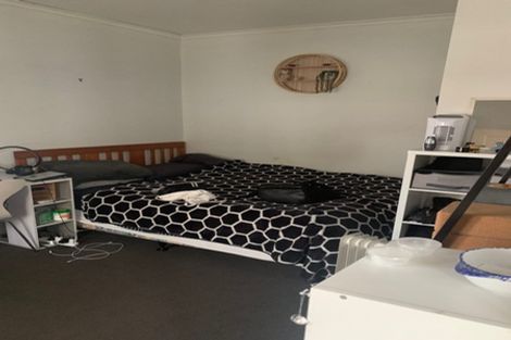 Photo of property in 18 Waiohua Road, Greenlane, Auckland, 1061