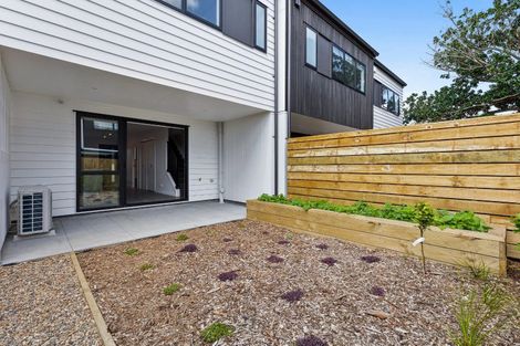 Photo of property in 24 Whanui Place, Mangere Bridge, Auckland, 2022