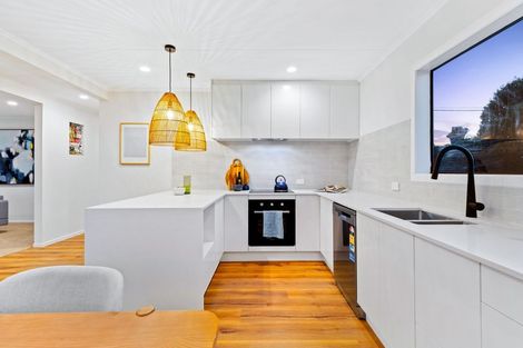 Photo of property in 11 Ranui Station Road, Ranui, Auckland, 0612