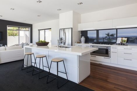 Photo of property in 8 Saint Remy Lane, Redcliffs, Christchurch, 8081