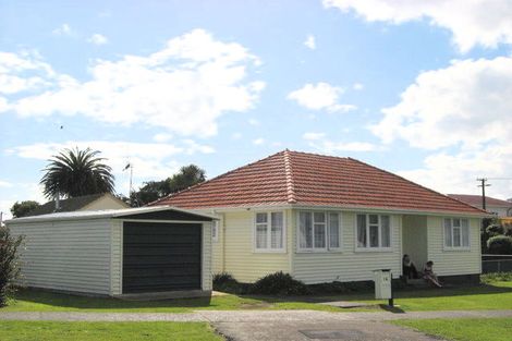 Photo of property in 16 Burns Street, Tawhero, Whanganui, 4501