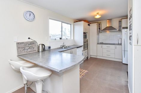 Photo of property in 23 Becker Drive, Weymouth, Auckland, 2103