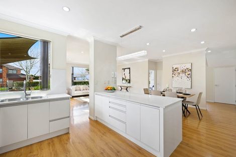 Photo of property in 111 Lake Panorama Drive, Henderson Valley, Auckland, 0612