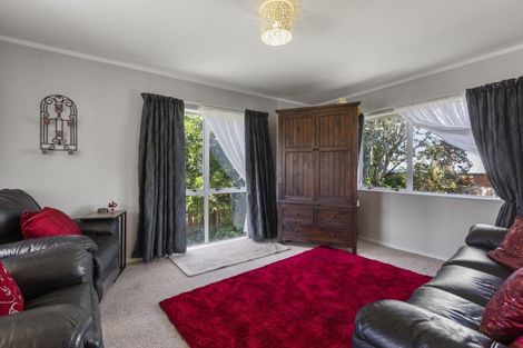 Photo of property in 27 Brookesmith Drive, Waiuku, 2123